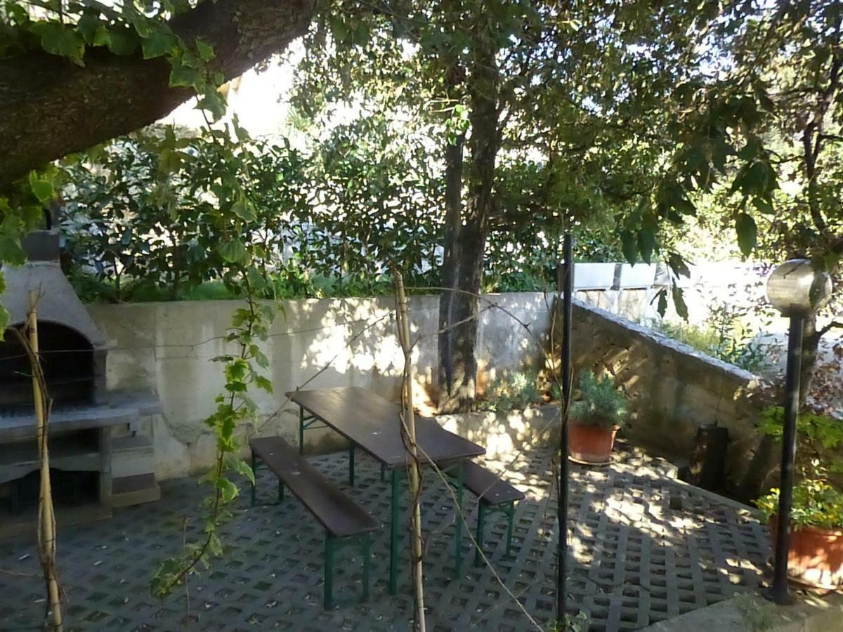 Apartments Vila Lavanda Omisalj Exterior photo